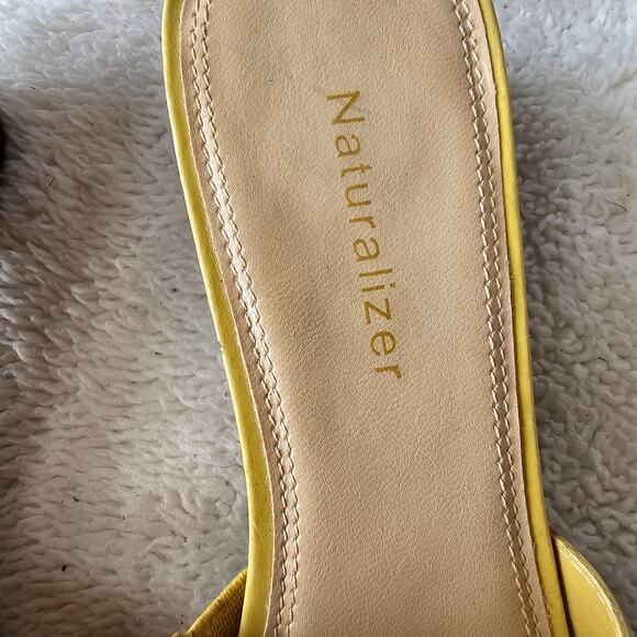 Naturalizer Women's Leather Wedge Slide Sandals Size 7.5S Yellow Preppy Comfort - Picture 3 of 5